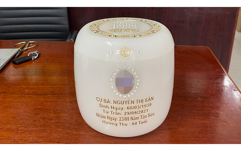 KHẮC THÔNG TIN LÊN HŨ TRO CỐT